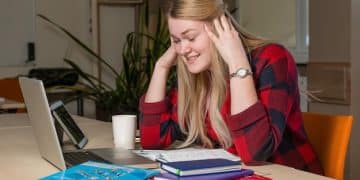 Avoid Costly Mistakes: Your Guide to US Financial Aid Success - Cover Image