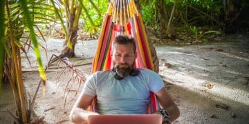 Earning Passive Income as a Digital Nomad in the US: 2025 Strategies - Cover Image